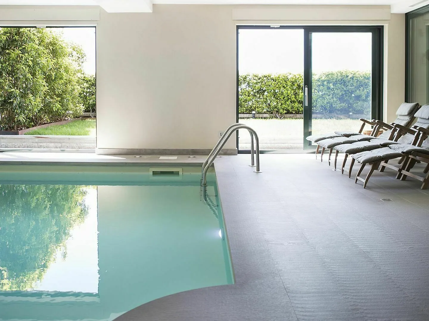 Suite & Pool-Como House-160 Mt-Private Indoor Swimming Pool, Heated All Year-Private Covered Parking-Private Garden And Terrace-Fully Equipped Kitchen